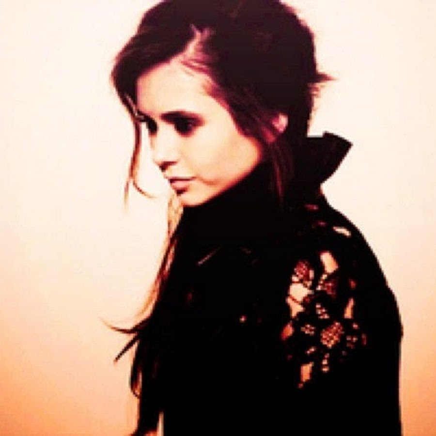 Nina Dobrev